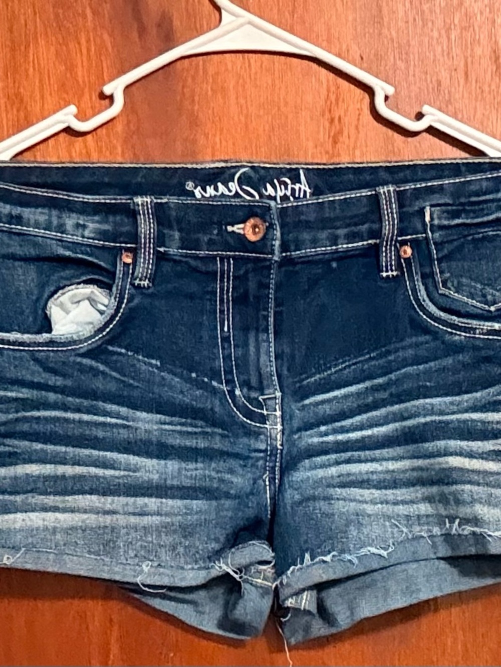 Ariya Jeans Womens 13/31 Dark Wash Denim Shorts Embroidered Flap Pocket Raw Hem